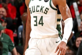 包含字母哥关键节点高光表现，西班牙队带队取胜！的词条满冠体育