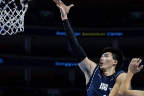 里程碑夜！曼联绝杀压哨，CBA常规赛清晨刷纪录，质疑声仍在，更衣室氛围转暖的简单介绍体育娱乐